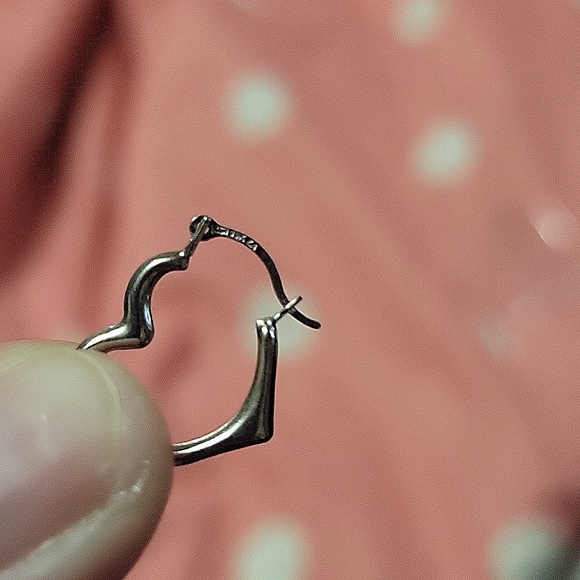 10k heart hoop earrings - Picture 2 of 2